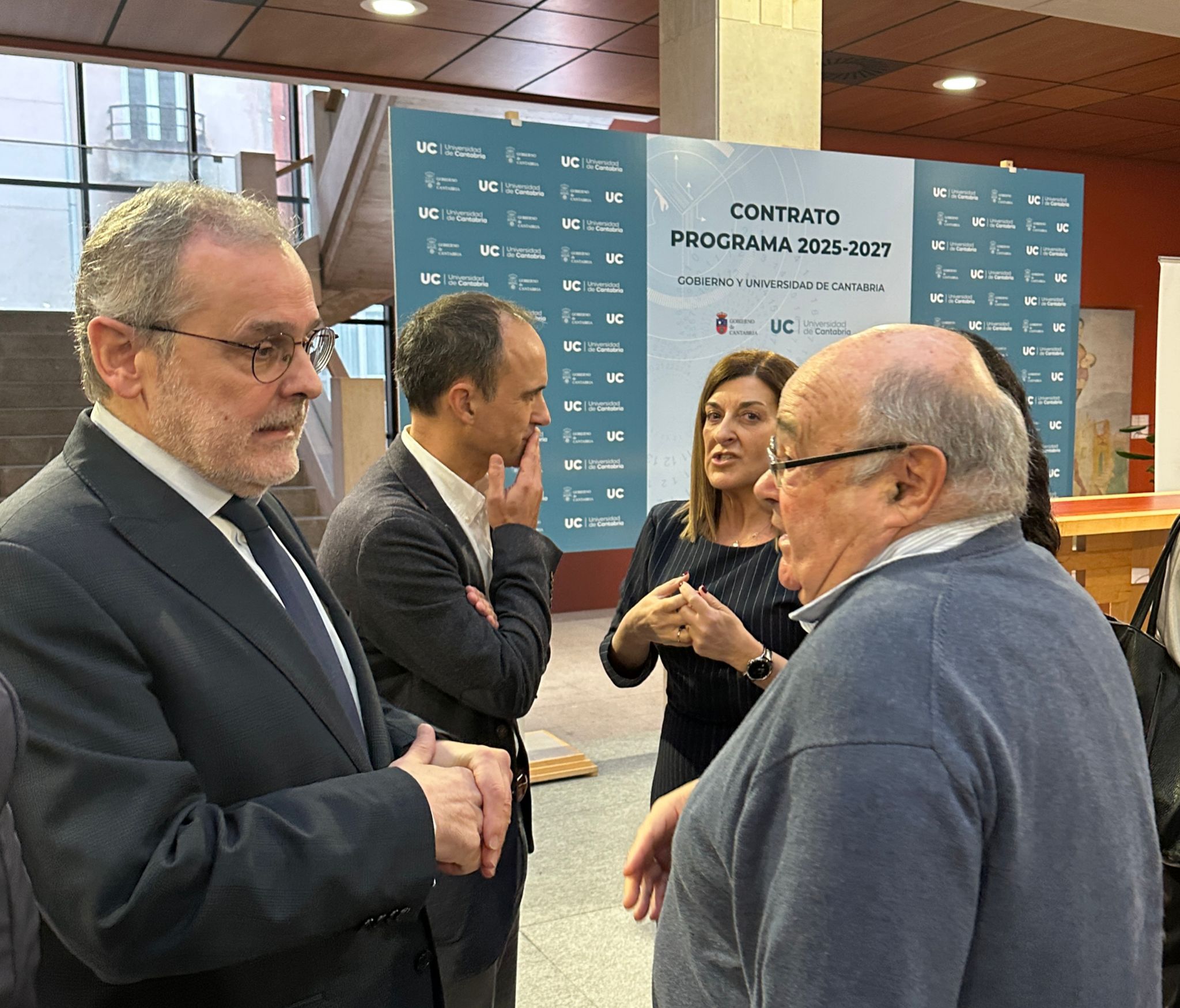 El candidato a Rector de la Universidad de Cantabria, Mario Mañana, acude a la firma del contrato programa plurianual entre la Universidad de Cantabria y el Gobierno de Cantabria